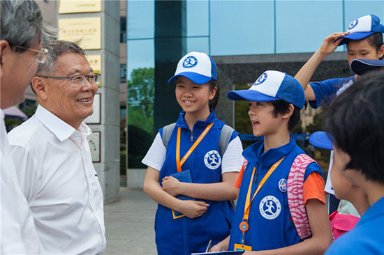 这个炎天，，，，，亲子玩转必发智能“三栖”装备