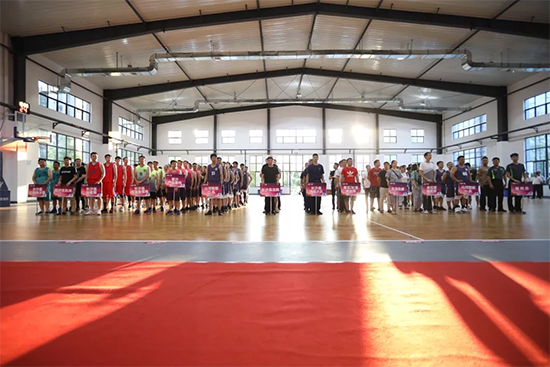 以球为媒，，，，首届“必发杯”篮球约请赛架起政企连心桥