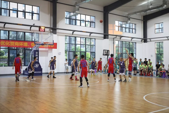 以球为媒，，，，首届“必发杯”篮球约请赛架起政企连心桥