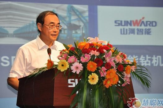 慧聪网——必发智能双动力头强力多功效钻机工法钻研会举行