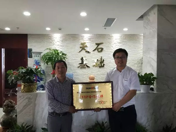 一起相随，，，，，，，必发智能伴他功成名就