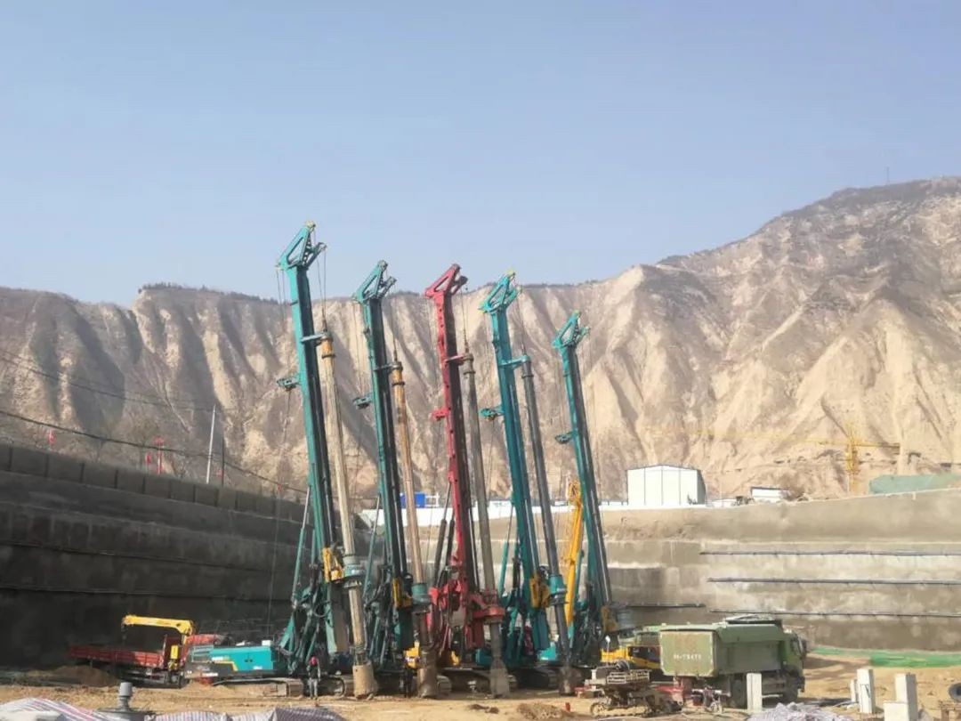 金戈铁马工程路 风雨无阻选必发