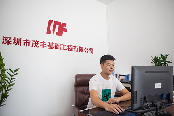 我叫阿忠，，，忠于事业，，，也忠于必发智能旋挖钻机