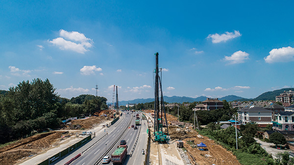 必发智能挖掘机，，，一台顶几台！