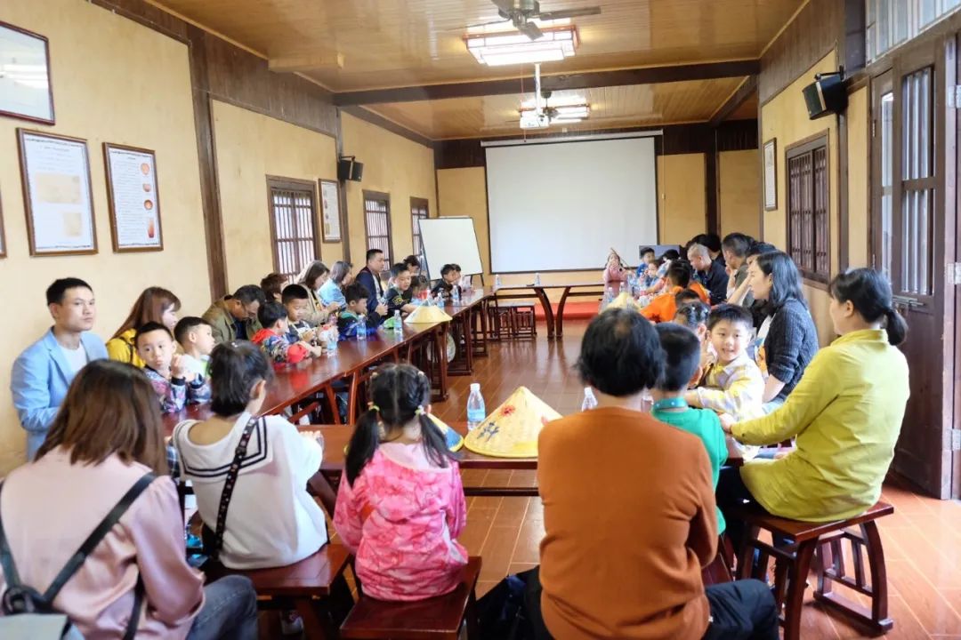 童年差别Young，，，，，，稻花香里亲子欢——必发智能组织开展六一亲子活动