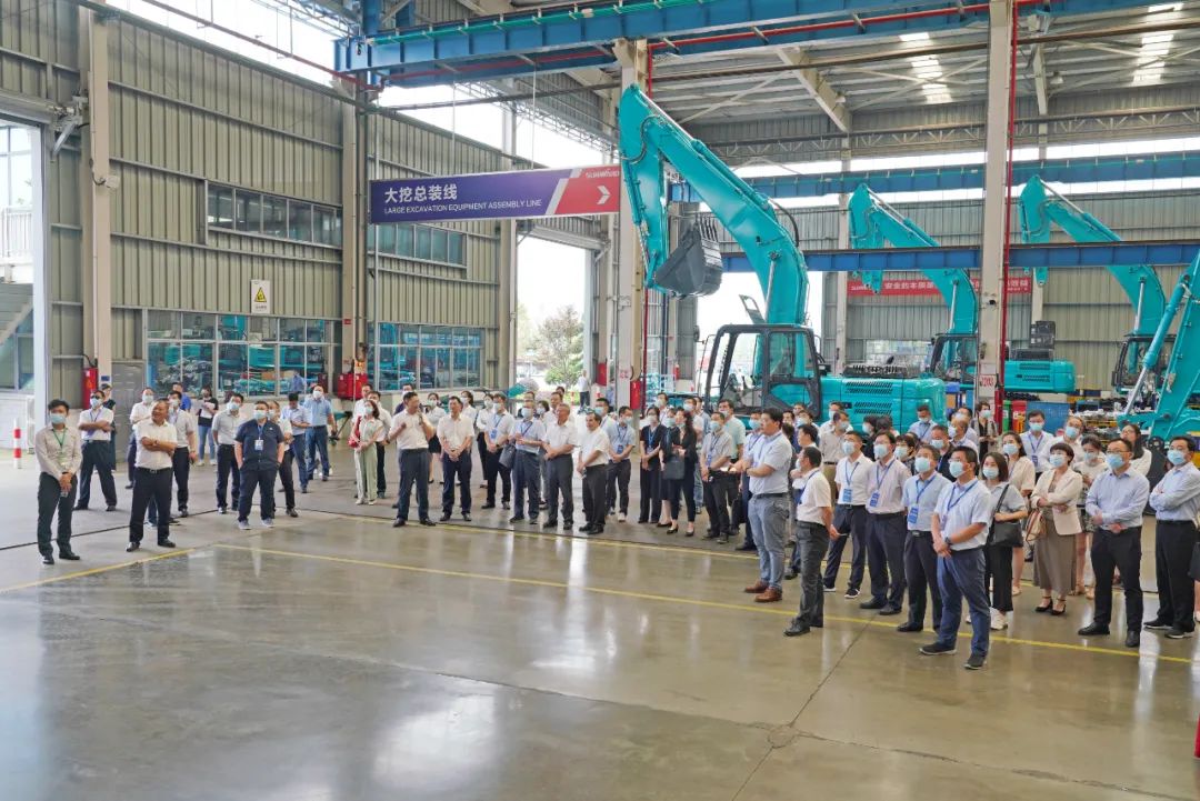 天下战略性新兴工业集群建设考察团调研必发智能