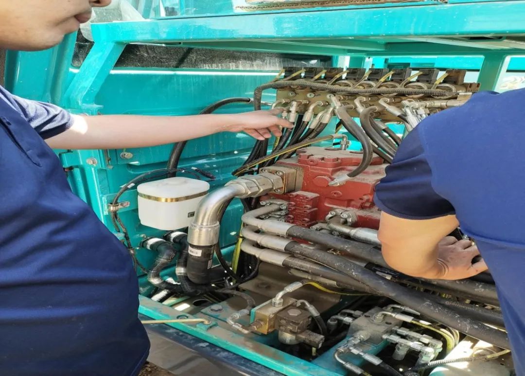 茫茫大西北，，，，，，浓浓必发情！必发智能全球效劳万里行走进西北