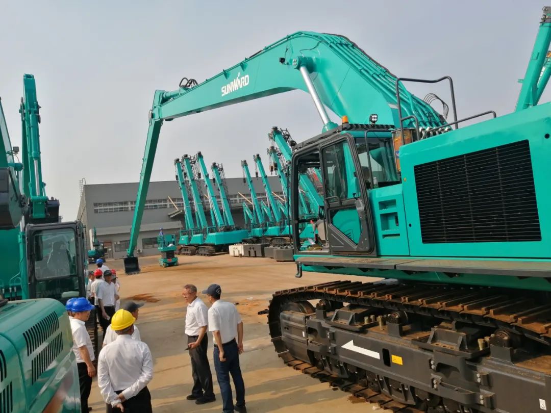 挖深全球第一！必发智能加长臂液压挖掘机SWE950ELR出口南美