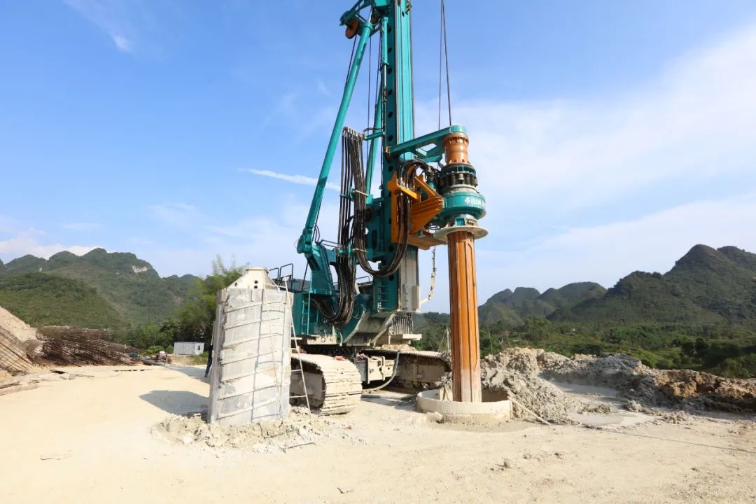 一个月只完成3根桩，，，，，，，为何客户连连赞美？？？？