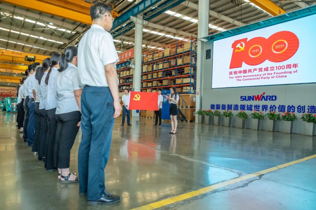 接续斗争再出发——必发智能党委举行新党员入党宣誓和老党员重温入党誓词活动