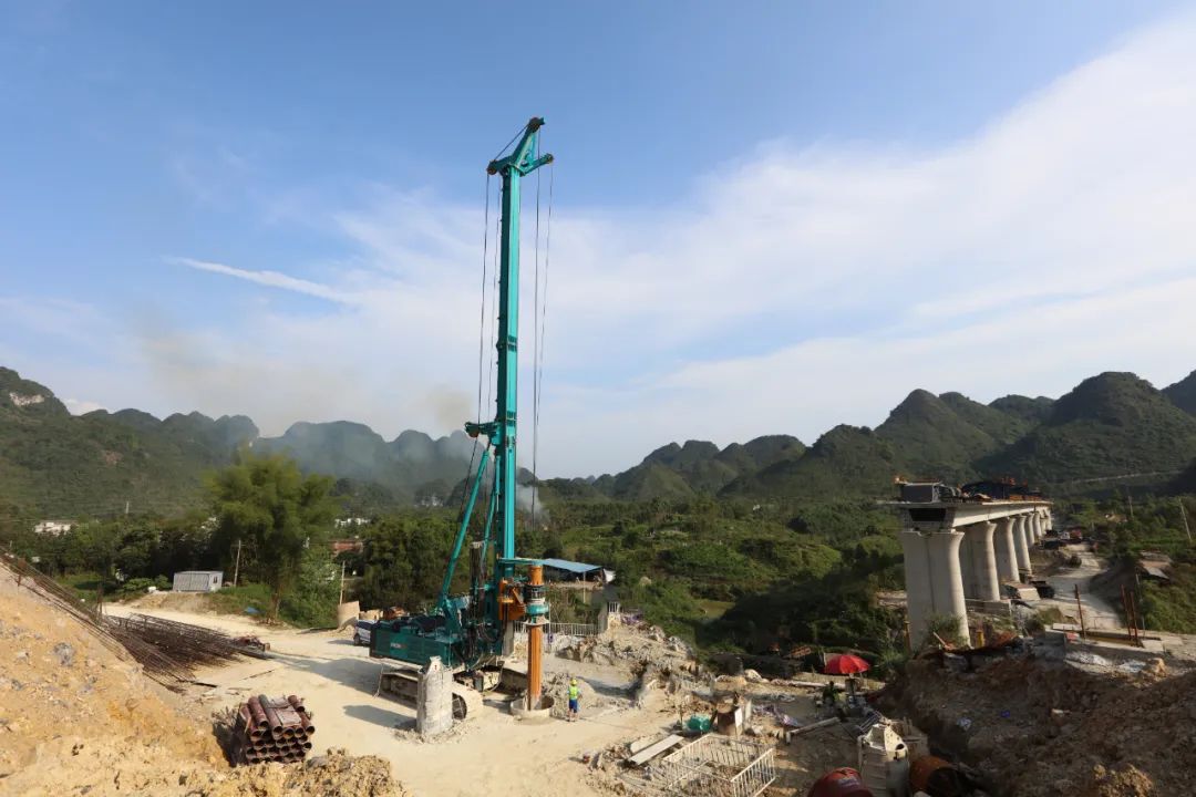 一个月只完成3根桩，，，，，，，为何客户连连赞美？？？？