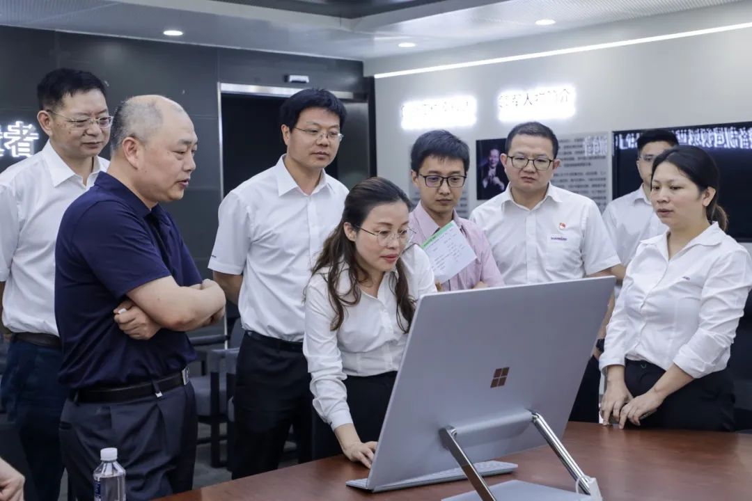 国防科大北斗团队考察必发智能