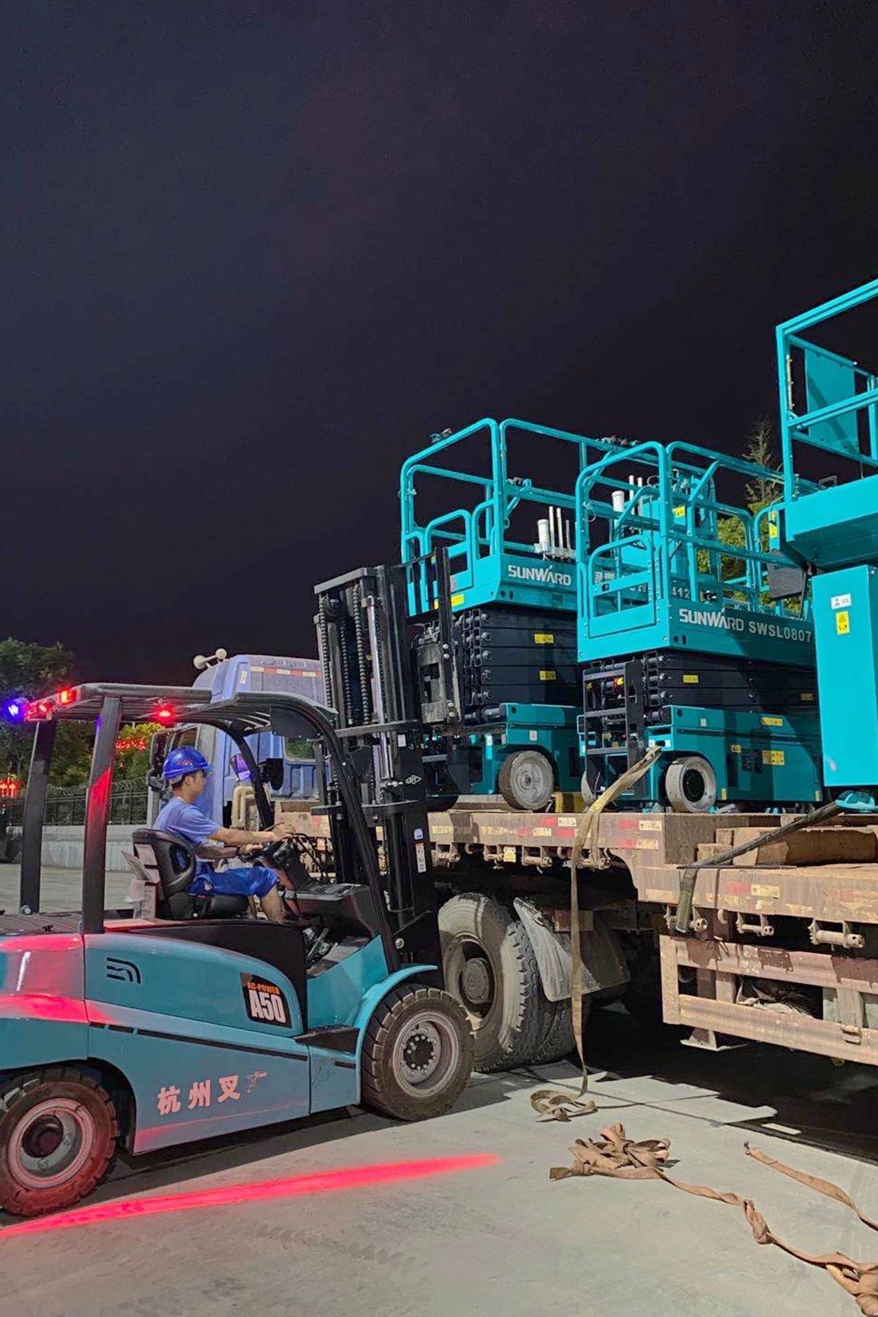 必发智能“蓝精灵”们在通俗岗位的坚守与贡献