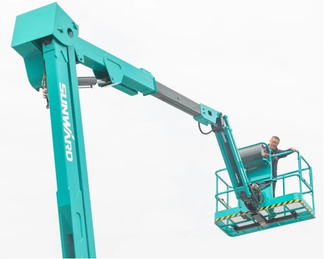 匠心打造！必发智能曲臂式高空作业平台正式投放市场