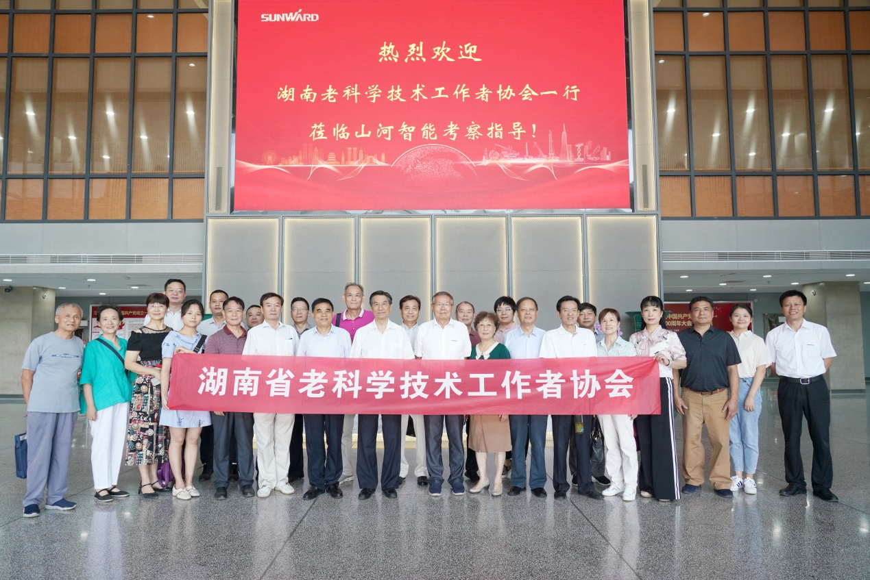 湖南省老科学手艺事情者一行到访必发智能