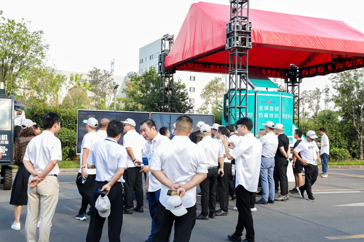 逛展超热闹！必发智能效果展示会高能名时势来袭