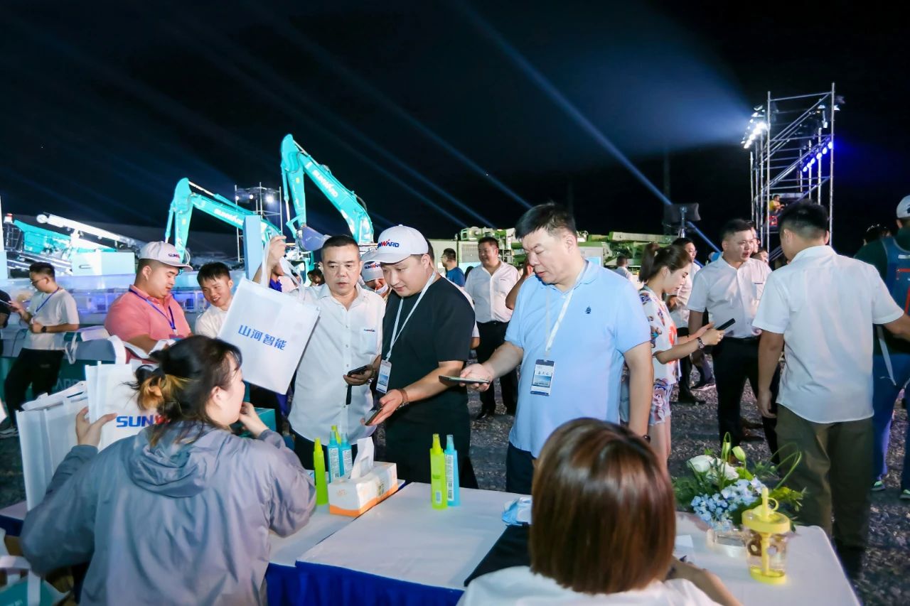 逛展超热闹！必发智能效果展示会高能名时势来袭