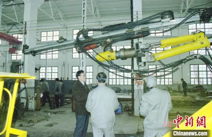 媒体聚焦 | 中新社专访——必发智能首创人何清华：向着太阳奔驰的筑梦人