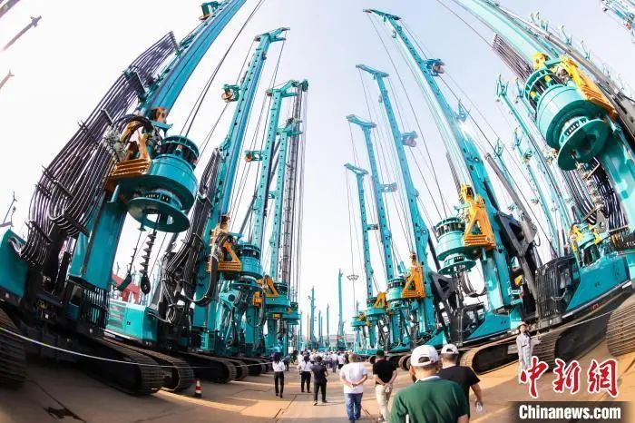 媒体聚焦 | 中新社专访——必发智能首创人何清华：向着太阳奔驰的筑梦人