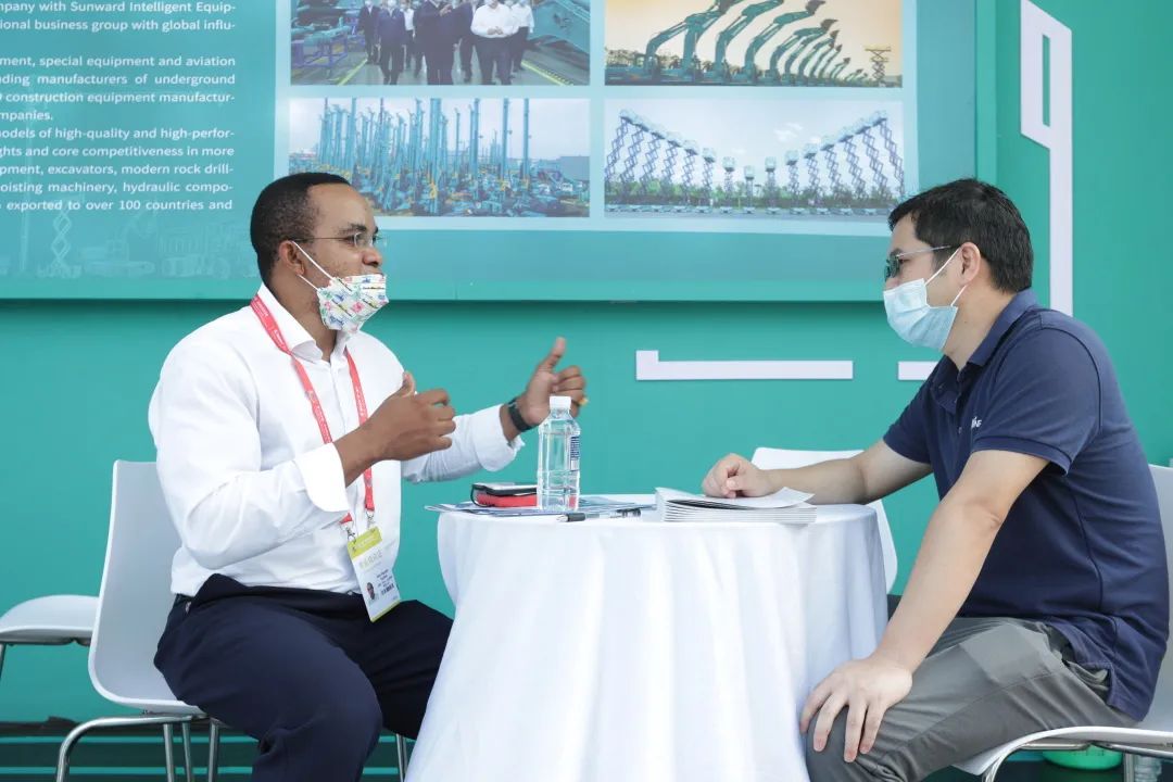 亮相中非经贸展览会！必发智能尽展工程机械国产品牌魅力