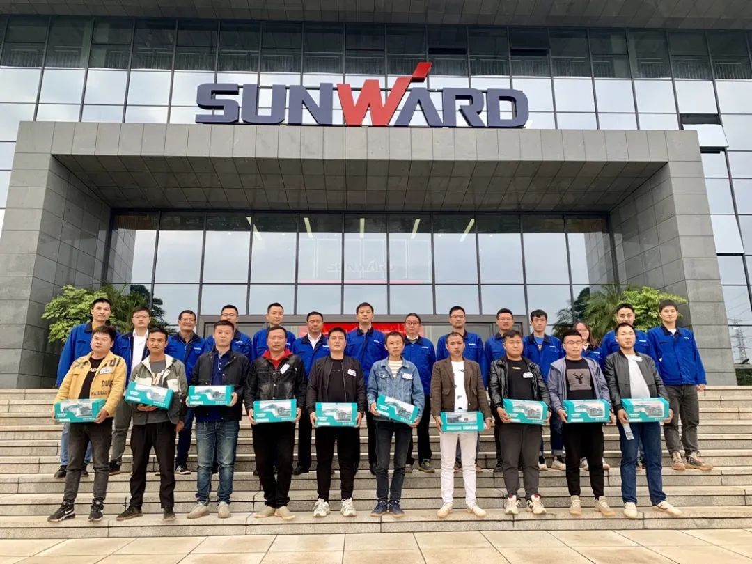 一起来“找茬”！10位“超等体验官”试驾必发智能最新“F系列”挖掘机