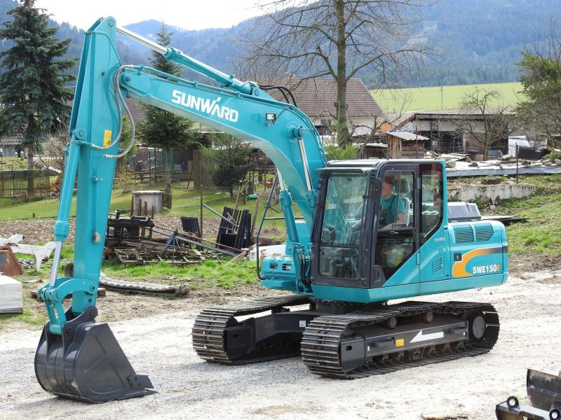 一辆中型的挖掘机的价钱是几多？？？？？？