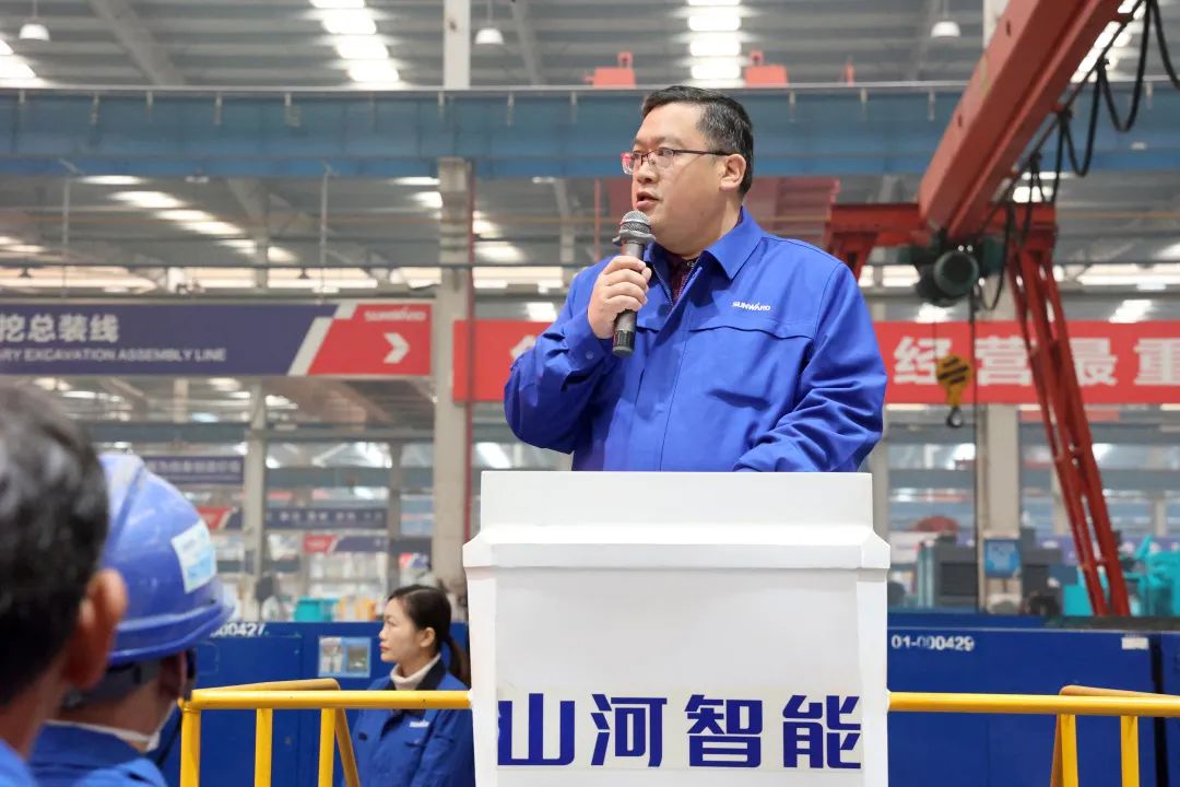 向模范学习！必发智能56名职工受到职工职业手艺竞赛表扬