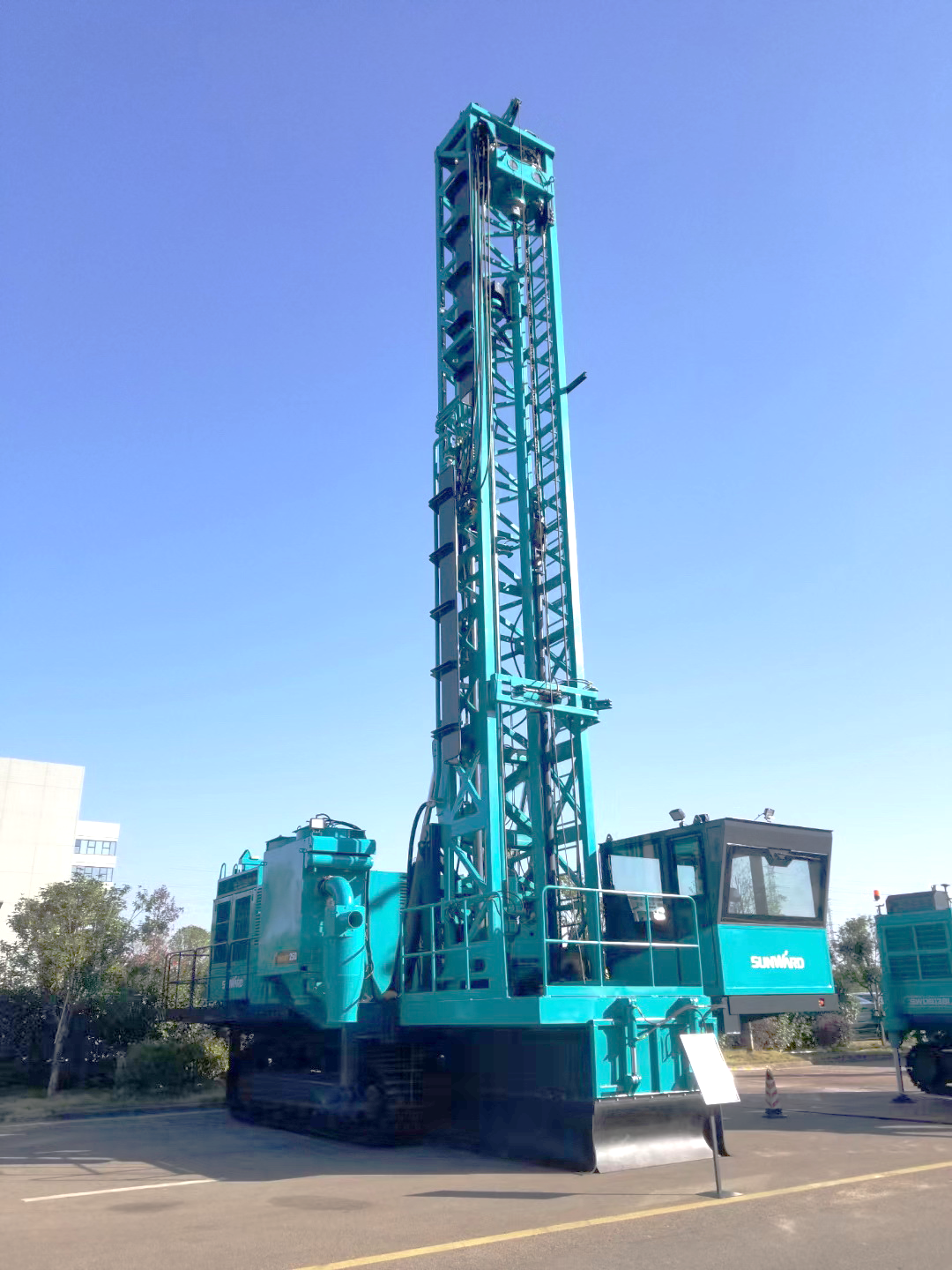 两种钻进模式+更大扭矩！必发智能自主研制的全液压牙轮钻机下线