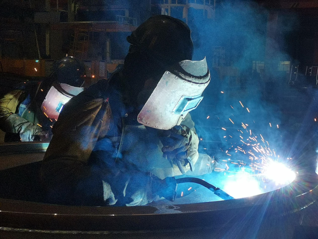 必发匠心 | 一把焊枪“点亮”绚烂人生