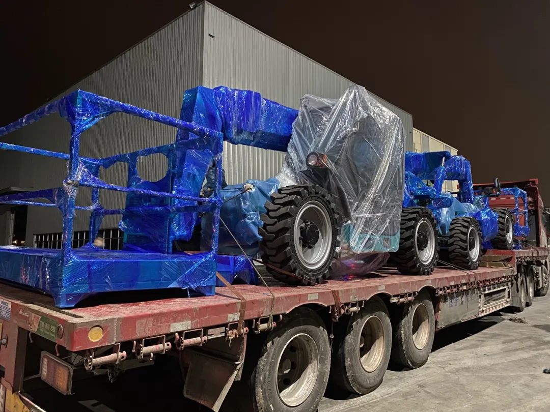 伸缩臂叉装车发往塞尔维亚！必发智能一连助力“一带一起”建设