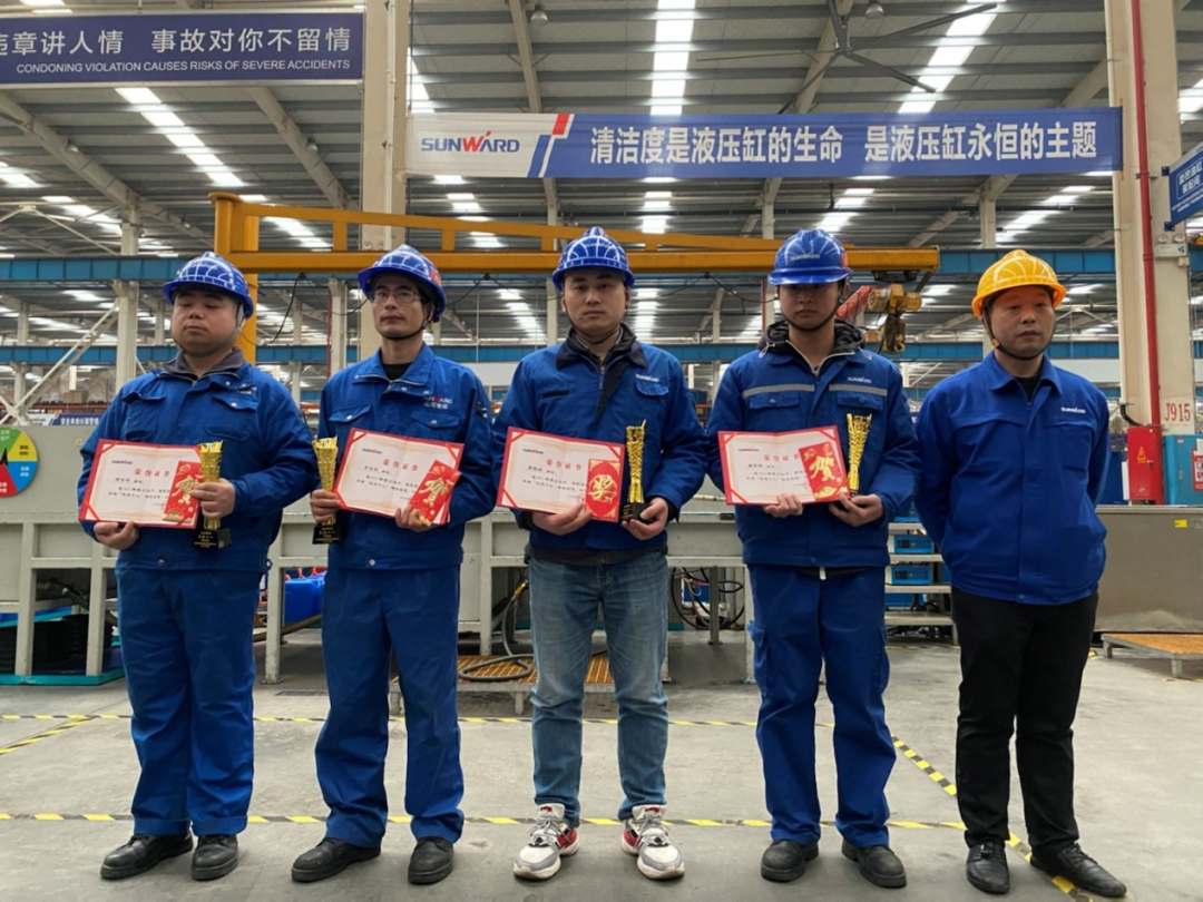 必发工匠 | “浪波”不言苦，，，，，甘为“人梯”承大重