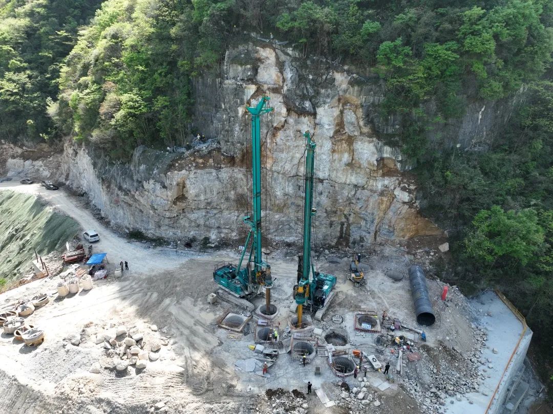 展现施工“奇效”！必发智能旋挖钻机强势助力炉慈高速公路建设