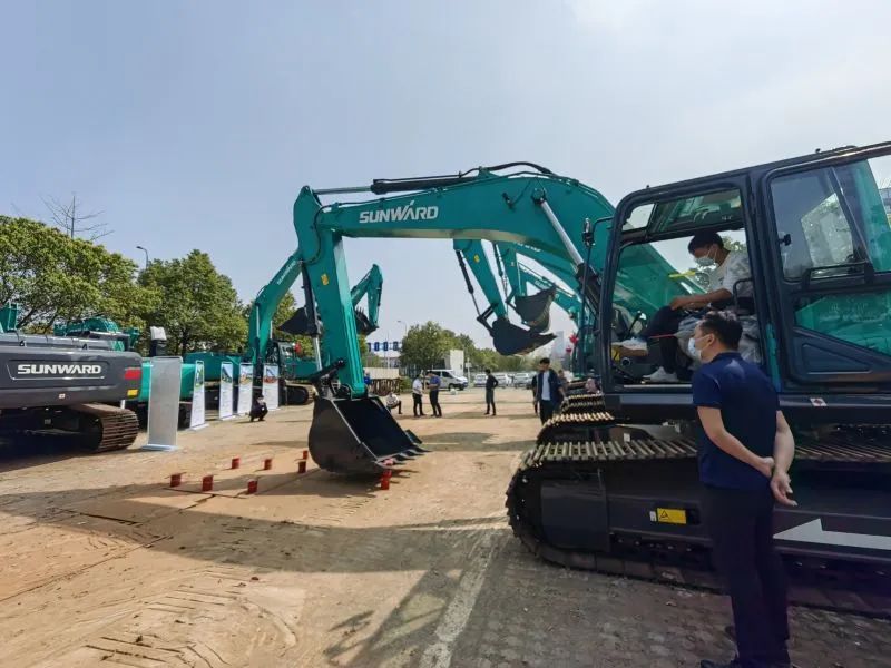 再现交机热潮！必发智能中大挖一连向市场进军