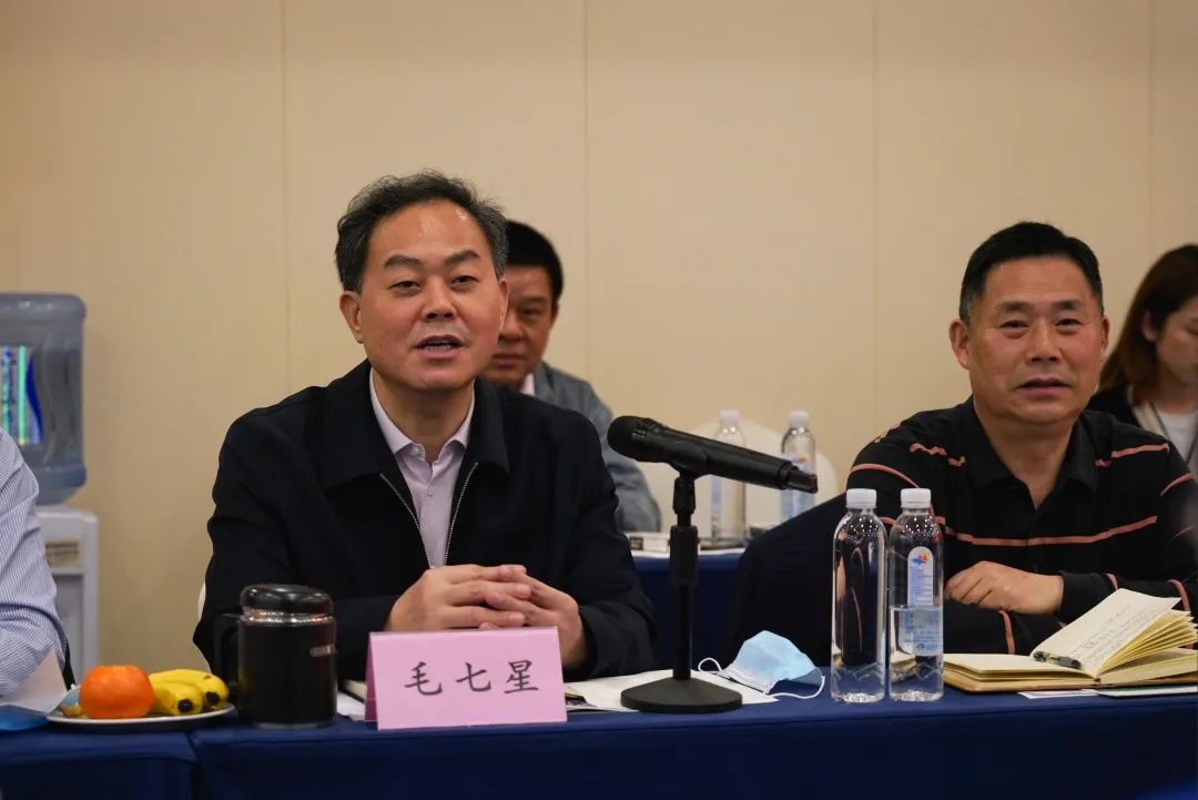 抱团出海，，，，，携手共赢！何清华带队赴湖南异地商会联合会造访交流