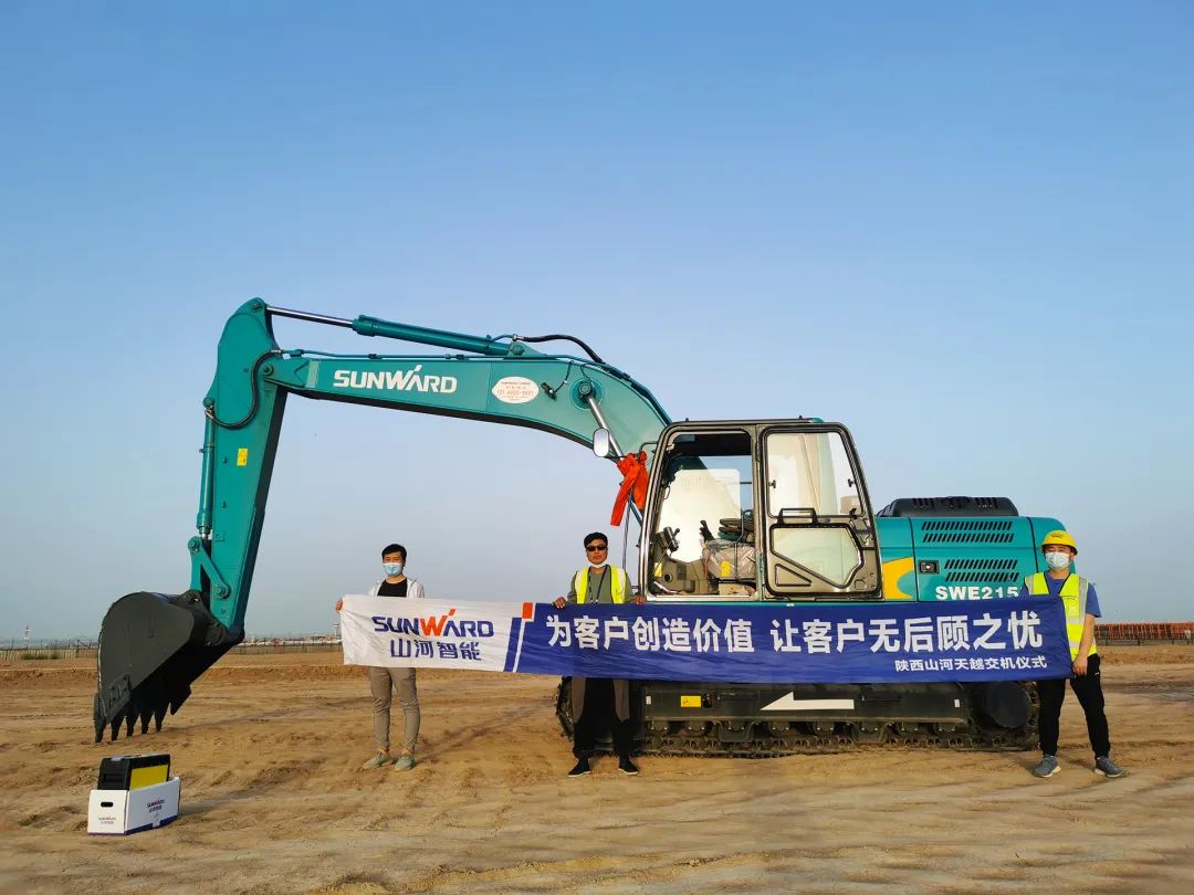 冲、冲、冲！带您感受必发智能挖掘机火热交机时刻