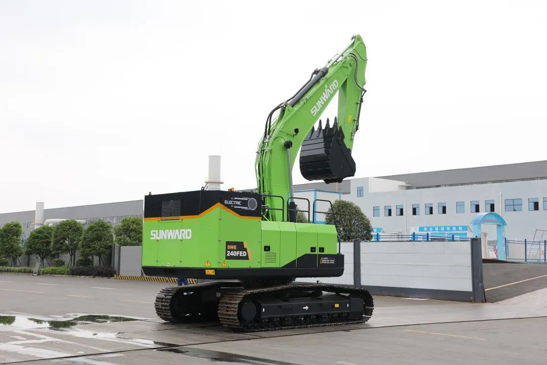 征战川藏铁路！必发智能新一代电动挖掘机乐成交付