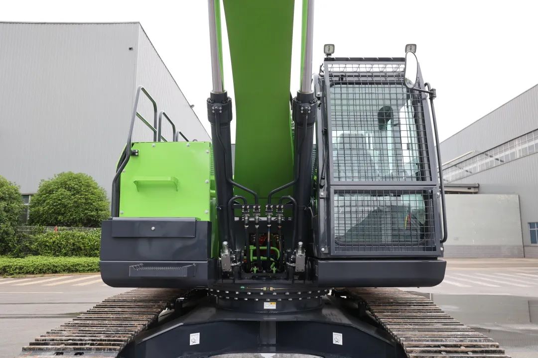 征战川藏铁路！必发智能新一代电动挖掘机乐成交付