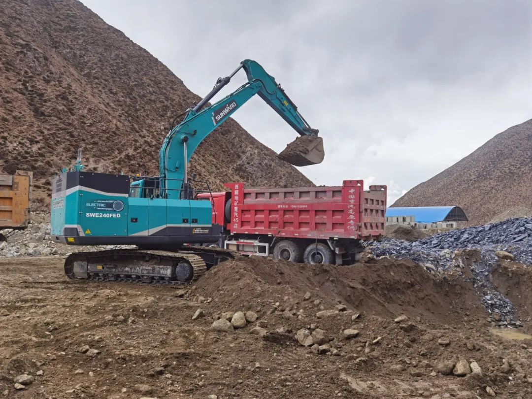 征战川藏铁路！必发智能新一代电动挖掘机乐成交付