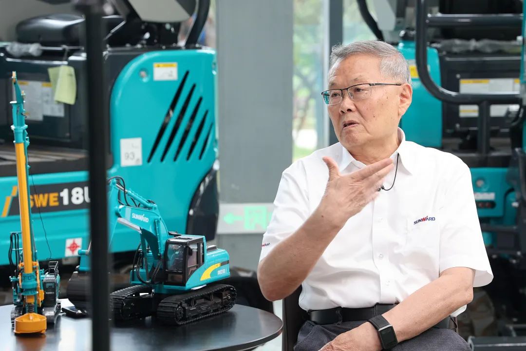 CGTN探厂！专访必发智能董事长、首席专家何清华花絮来了