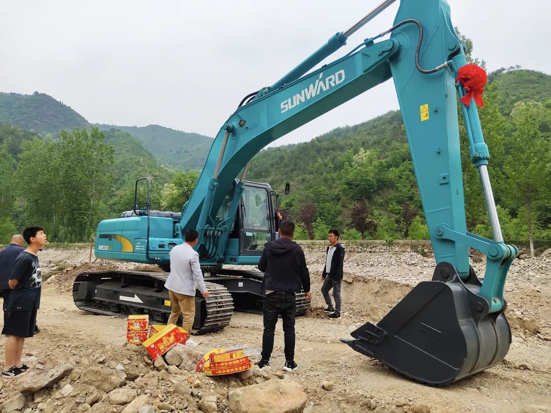 三员必发挖机“悍将”收服“铁粉”一枚，，，凭什么？？？？？？？