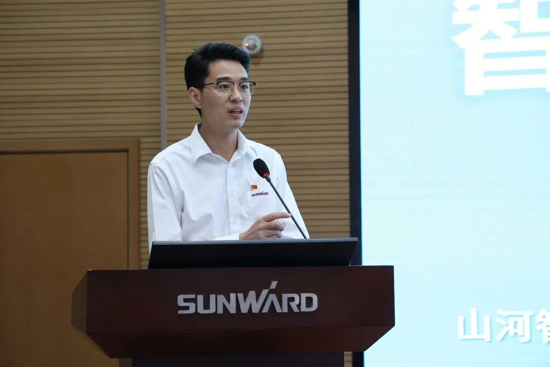 立异引领，，，，，，，智造未来！“2022院士专家长沙行”高端装备高质量生长钻研会盛大举行