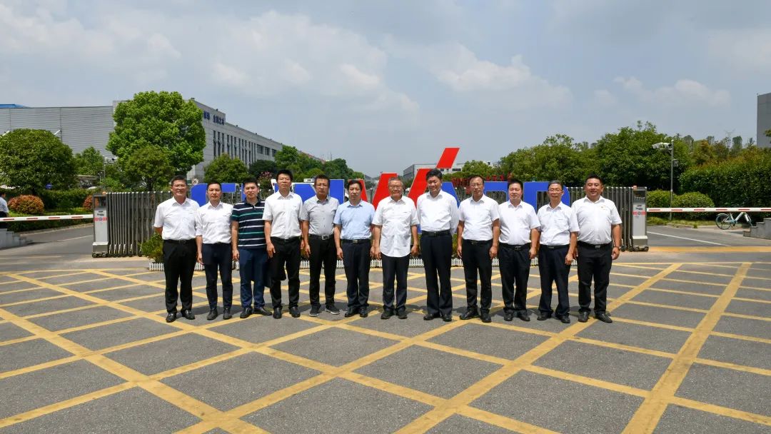 国家应急治理部郭治武局长一行考察必发智能无人化应抢救援装备