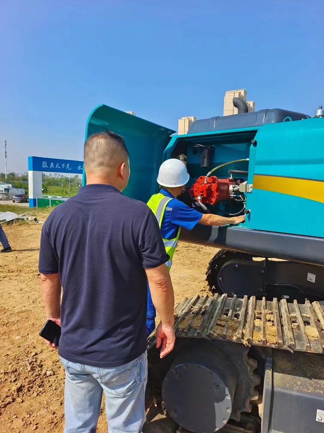 全款拿下！必发智能挖掘机奔赴工地一线