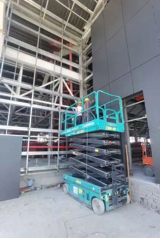 众志成城抗疫情！必发智能高空机械助力惠州方舱医院建设