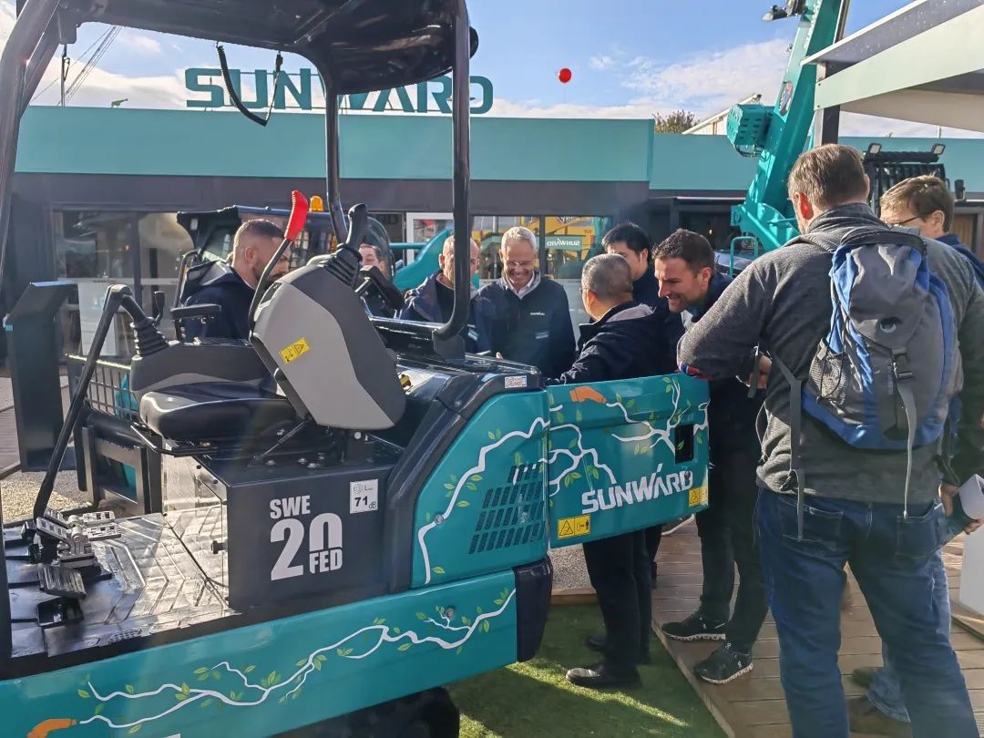 Bauma 2022 | 一组火热现场图带您重温必发智能德国宝马展之旅