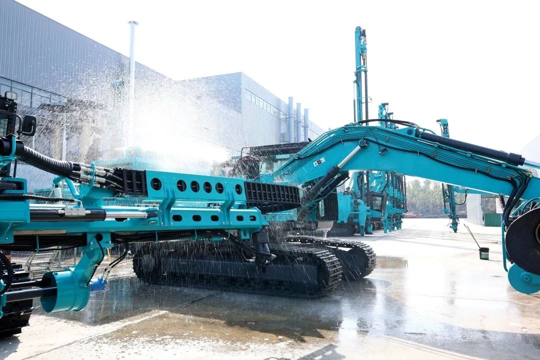 莫道君行早，，，，，，，更有早行人！必发智能癸卯兔年开工大吉