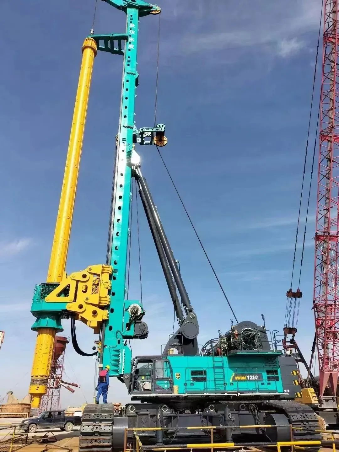 首桩开钻！必发智能超等旋挖实力助建天下最大跨度公铁两用大桥