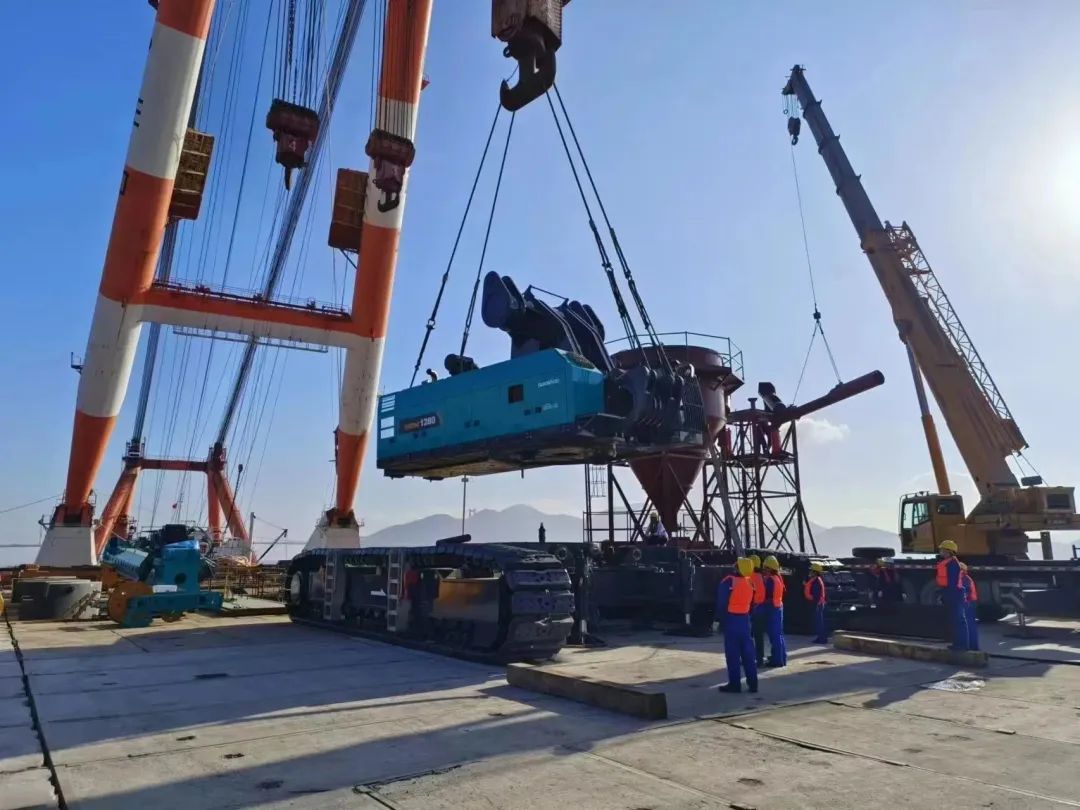 首桩开钻！必发智能超等旋挖实力助建天下最大跨度公铁两用大桥