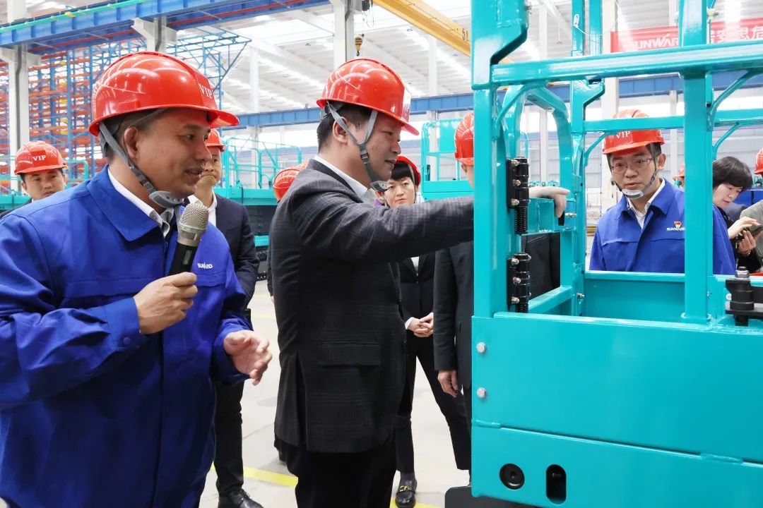 付旭明慰问必发智能市三八红旗头并督导清静生产事情