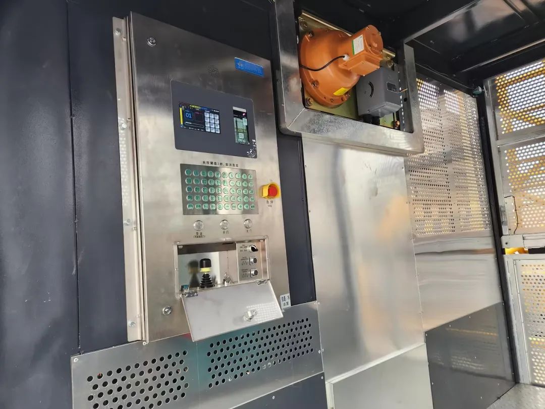 科技显能、再添新品！必发江麓智能施工升降机乐成下线